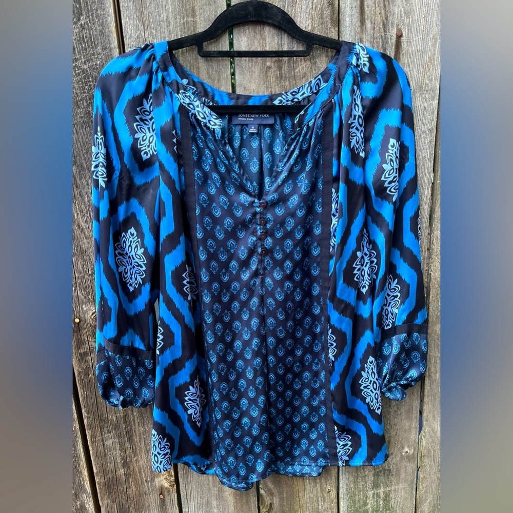 Ladies long sleeve Jones New York blue top